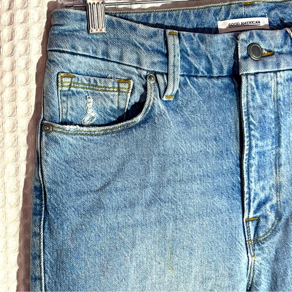 Good American Women med blue light jean high waist ,cool classic, distress Sz 8 - Picture 4 of 16